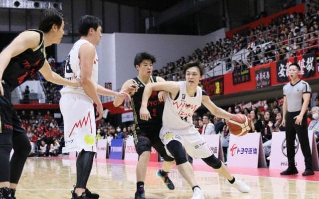 ライオンズ負傷交代の富山グラウジーズ、粘りのバスケットを展開するも試合巧者のアルバルク東京を崩せず