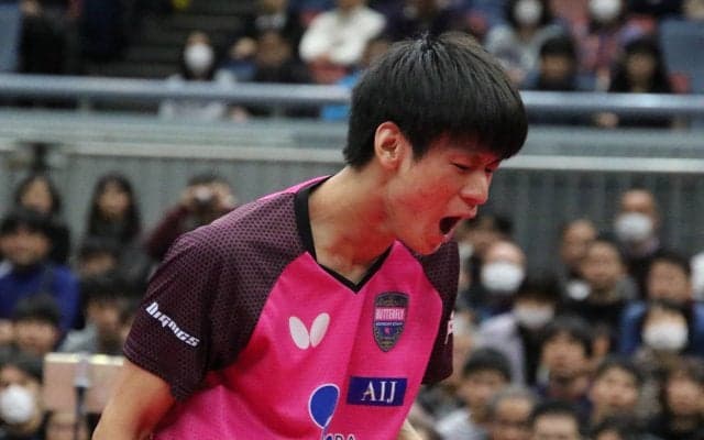 18歳・戸上隼輔「リードして心の隙ができた」　張本追い詰めるも惜敗＜全日本卓球2020＞