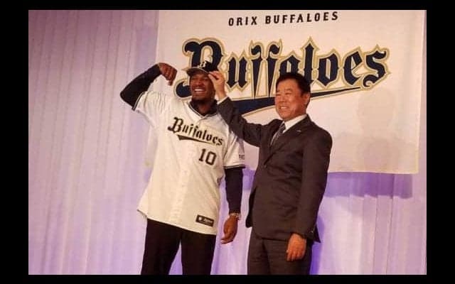 オリ新助っ人ジョーンズ来日にロッテのジャクソンがおねだり「サイン入りユニが欲しい」