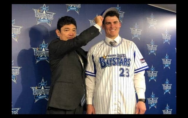 DeNA新助っ人オースティンが入団会見　ソト、ロペスとの争いも「プレッシャーない」