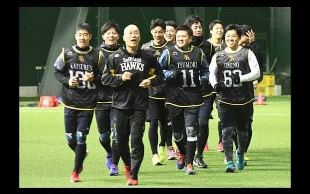 鷹新人合同自主トレ打ち上げ　A組スタート新人が意気込み、ドラ1佐藤「まずは肩で」