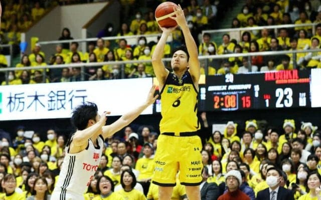 ディフェンスの激しさで上回った宇都宮ブレックス、アルバルク東京との直接対決を制し東地区首位を奪還