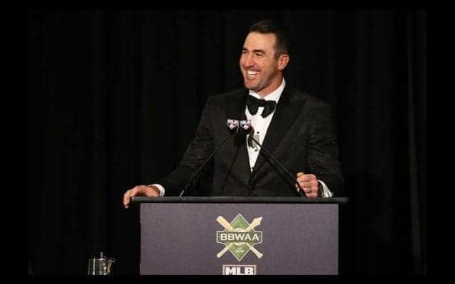 【MLB】バーランダー「愛にとても感謝」　肩出し美脚ドレス姿のケイト夫人と夜会写真