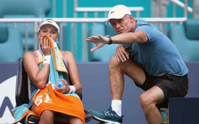 マレーの義父、寿司の食べ過ぎで倒れた会場にカムバック