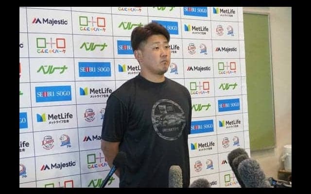 14年ぶり西武復帰の松坂、急勾配の長い階段に“悲鳴”　「上ることは拒否しました」