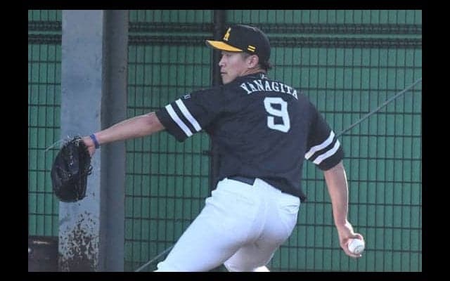 鷹杉山、ユニホーム忘れちゃった！　柳田の背番号「9」を借用してブルペン投球