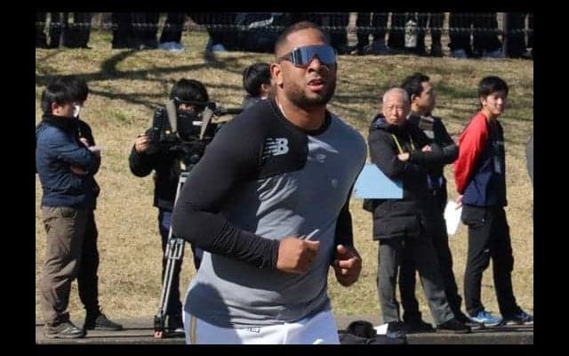 バレンティン、鷹ユニ写真に古巣ファンも反応「ホークスでも頑張ってね」