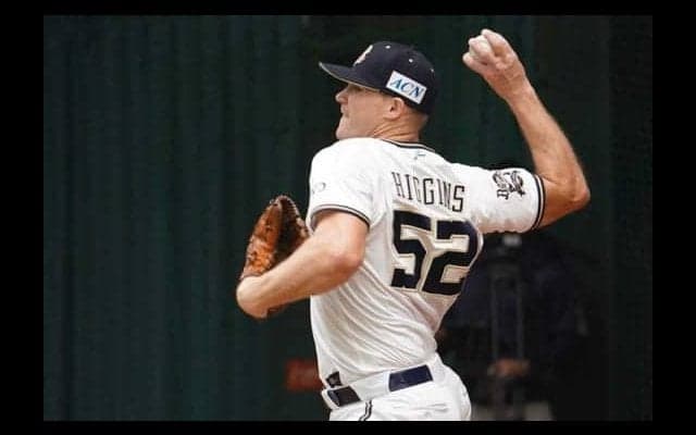 オリ新助っ人ヒギンス、気温7度も半袖で気合の初ブルペン　「まだまだ球速は出る」