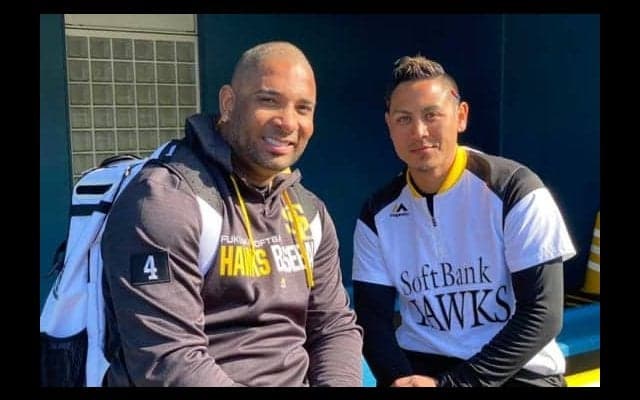 役割は「家族、兄弟」 　バレンティンら助っ人支える鷹通訳の知られざる姿