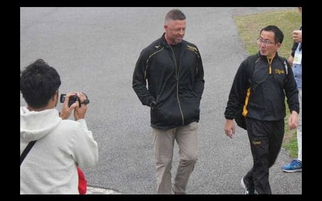 阪神ウィリアムス氏が沖縄キャンプ合流！　ボーアら助っ人8人をバックアップ