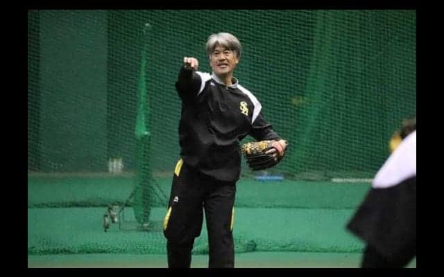 鷹・城島氏の“ジョー節”が炸裂　打撃投手は「即戦力」ベテラン和田に「ただでさえ遅いのに…」