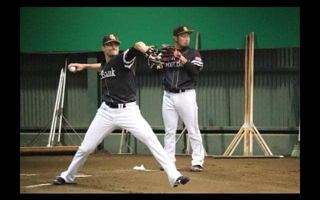 ファン胸熱!?　鷹の「キング」サファテと「クイーン」森がブルペン共演