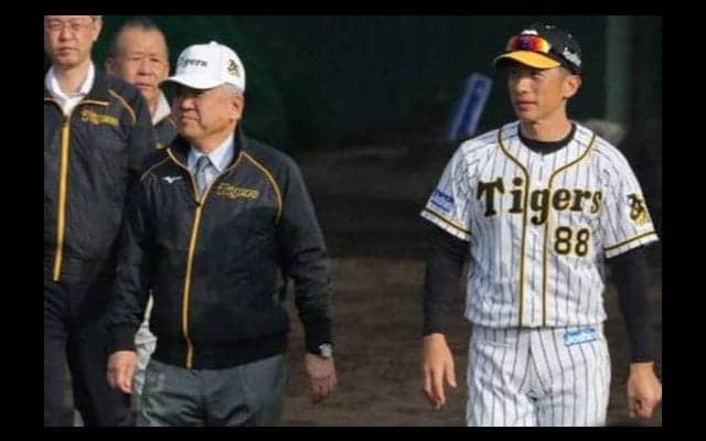 阪神藤原オーナー、キャンプ視察で今季に手応え　「本当に楽しみの多いチーム」