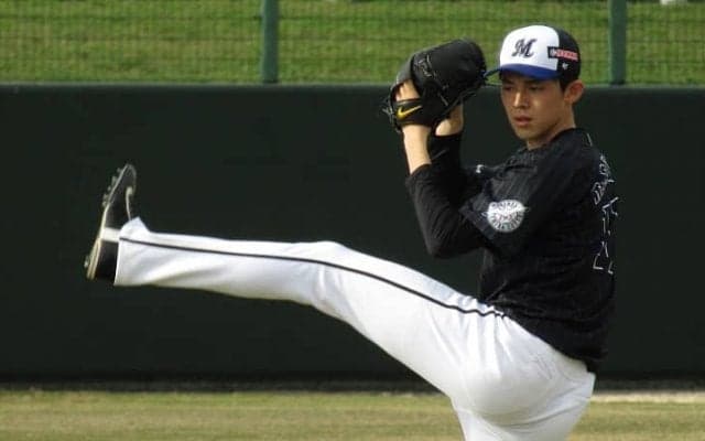 春季キャンプでのロッテ・佐々木朗希　吉井コーチの大リーグ流スロー育成に球界も注目！