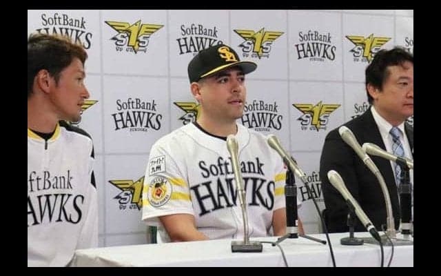 鷹MLB通算54勝ムーアがキャンプ合流　移籍の理由明かす「強いチームが誘ってくれた」