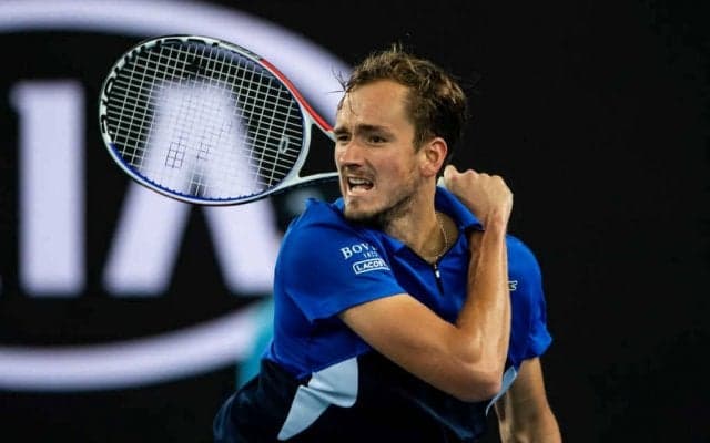 メドベージェフ 誕生日を祝えず。メープルシロップで好調のポスピショルに屈する