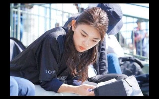 “野球女子”坪井ミサトさん、キャンプ打ち上げに晴れやかな笑顔「真っ黒で～す」