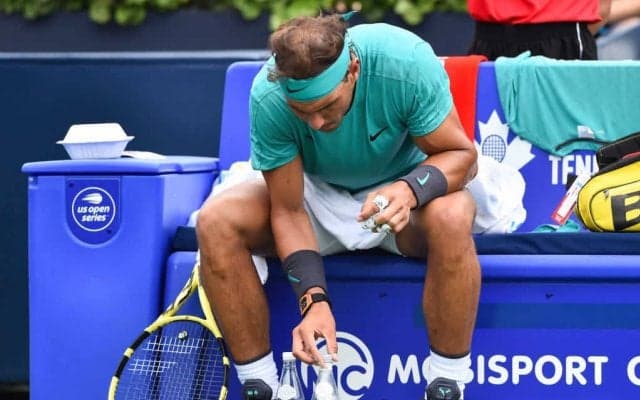 ナダルはジムでも几帳面。トレッドミルを丁寧に掃除