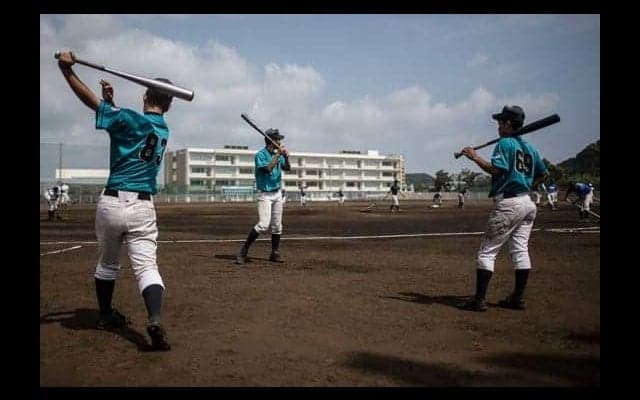 少年野球に「盗塁」は必要か？　一方的試合、捕手の怪我撲滅へ「規制」の動き