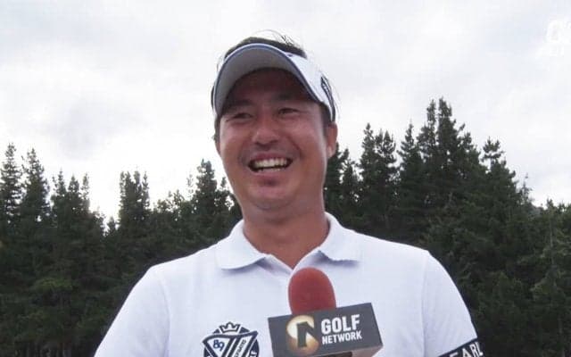 小鯛竜也「会長に負けないようにします（笑）」　得意なコースで5アンダー5位タイ発進