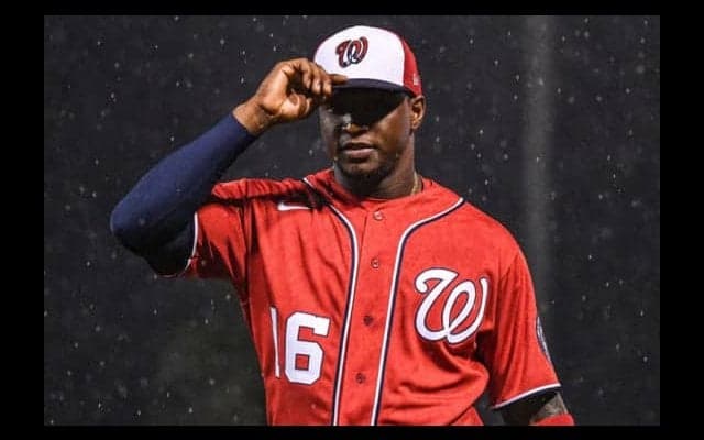 【MLB】ナ軍外野手がベンチへ投げ込む“大遠投”　ファン衝撃「あんな球を投げるとは」