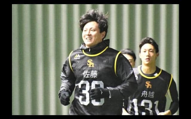 鷹ドラ1佐藤が円陣で“鋼メンタル”披露　歌って踊る姿に松田宣も笑い堪え切れず…