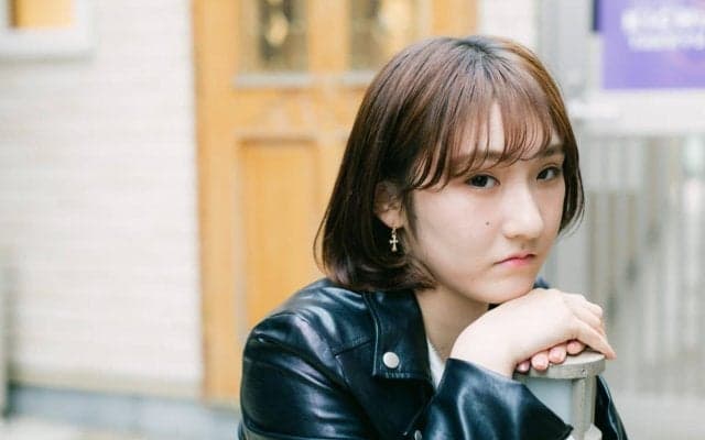 水色からネイビーへ　髪色変えた加藤美優、“カッコ可愛い”ショット披露