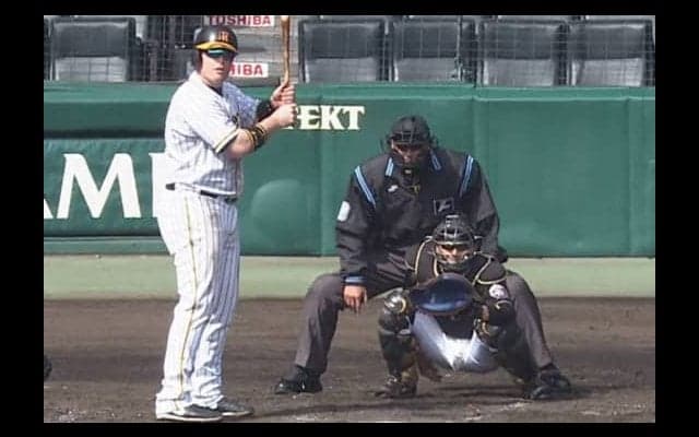 阪神ボーア、無人の三塁へ技ありOP戦初ヒット！　第1打席でシフト破りの左前打