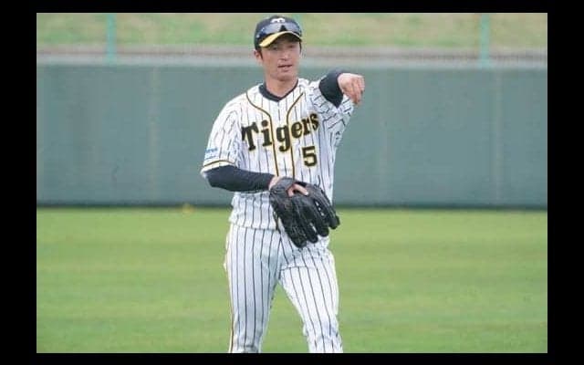 阪神近本が超美技！　これぞプロ、フェンスギリギリ“背走キャッチ”が凄い