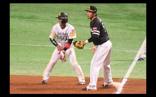 鷹・松田宣、“10年ぶり”一塁手「違和感なく」　工藤監督「シミュレーションの1つ」