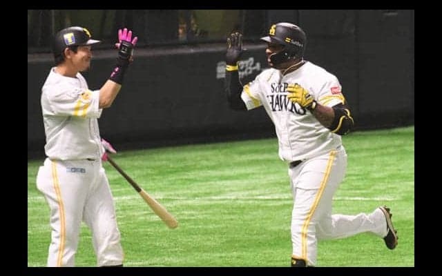 鷹バレンティン“宣言通り”の特大3ラン　試合前に巨人坂本らに特大弾を予告していた!?
