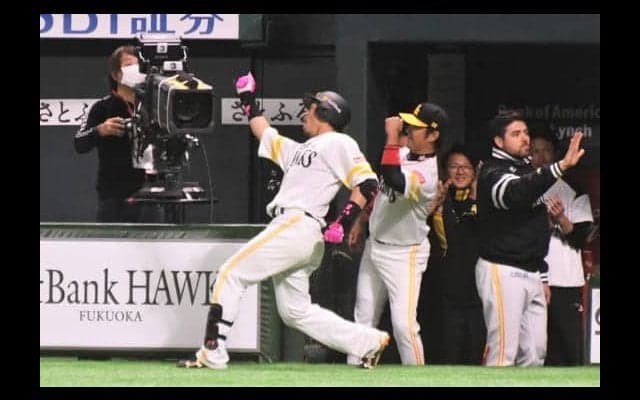 鷹・松田宣が2発4打点　無人の右翼席に「熱男」と叫んだ胸の内「山川選手が…」