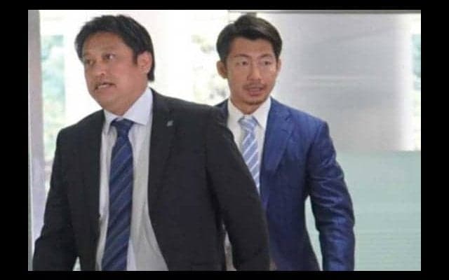 ロッテ入り鳥谷、ネイビースーツでZOZOマリンに登場　井口監督らに挨拶