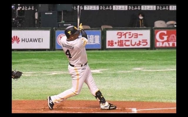 鷹バレンティンの打球速度がエグい…“怖すぎ”痛烈弾丸タイムリーにファンも驚愕