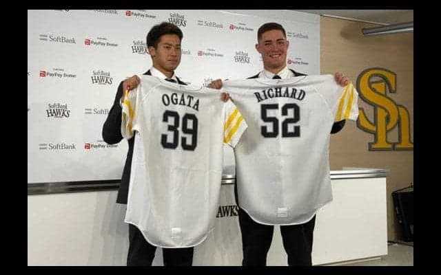 鷹・尾形「サンキュー」リチャード「宗さんのように」　会見での一問一答