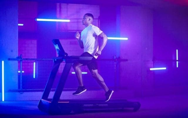 アディダス、初の自宅用トレッドミル発売へ。タッチ式大画面、ネット配信サービス対応、大容量モーターを搭載