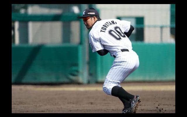 ロッテ鳥谷、初実戦で衰え感じさせぬ超美技！　三遊間最深部から華麗ランニングスロー