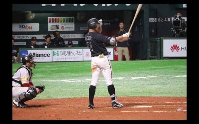 そう簡単に癖は抜けない？　ロッテ福田秀、古巣相手にやっちゃった“痛恨のミス”は…