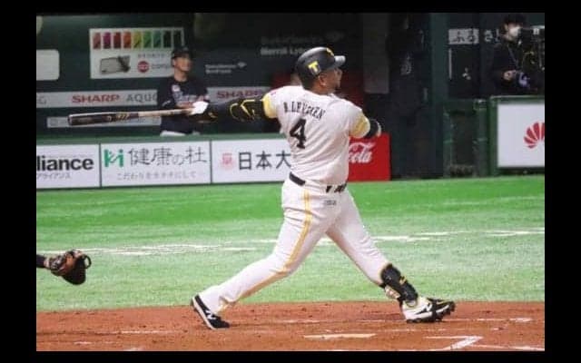 鷹バレンティン「完璧だった」特大弾　カメラの前でパフォ「ピーポーピーポー」