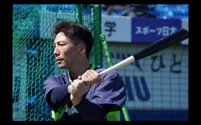ヤクルト嶋が右手親指付近を骨折、長期離脱か　阪神との練習試合で中田から死球