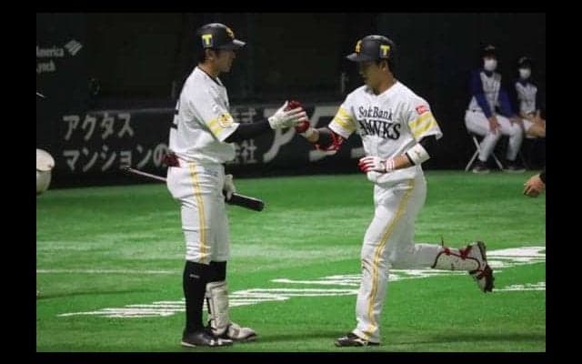 鷹・栗原、開幕スタメン獲りへアピール弾！　前日サヨナラ打→今日はソロ本塁打