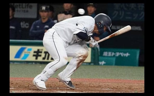 西武森友哉、頭部付近へ死球を受ける　強行出場も8回守備で途中交代