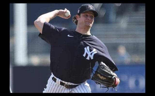 ヤ軍コールの美人妻は“剛腕”だった！　投球動画にMLB公式も注目「キャノンの持ち主」