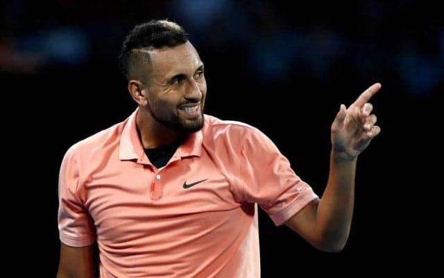 キリオスが試合中にナダルのモノマネ。警告を取った主審に皮肉