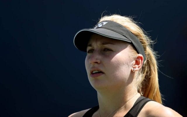 愛犬の名は「トーフ」？！テニスカップルの茶色い仔犬