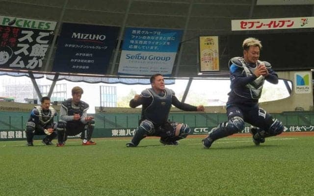 西武山川らが自主練習で捕手に転向？　厳しいトレーニングに白旗「めちゃきつい」