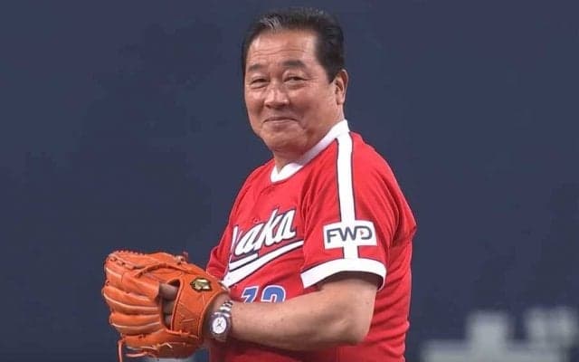 【始球式名場面】ファンは復活を待っている！　近鉄OB梨田さんも思わず悔しがった1球