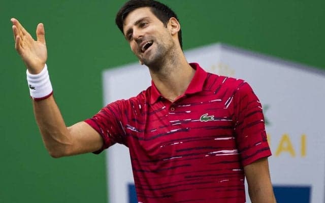 ジョコビッチ 試合直前にハプニング。 神対応も、少女の緊張をほぐせず