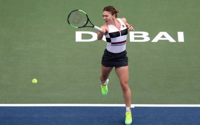 粘りのフットワークでスマッシュを跳ね返す。ハレプの見事な形勢逆転【2019名プレー】