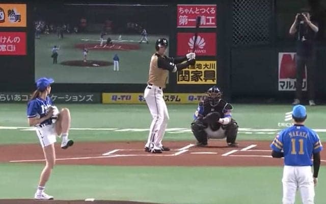 【始球式名場面】「二刀流VS神スイング」　稲村亜美さん、大谷翔平の初球先頭打者弾直前に…
